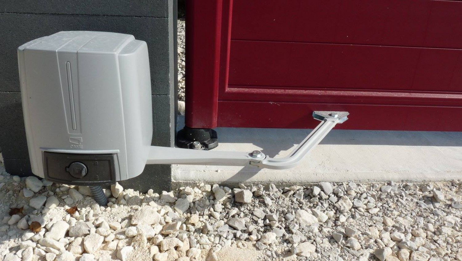 installation domotique ouverture électrique portail
